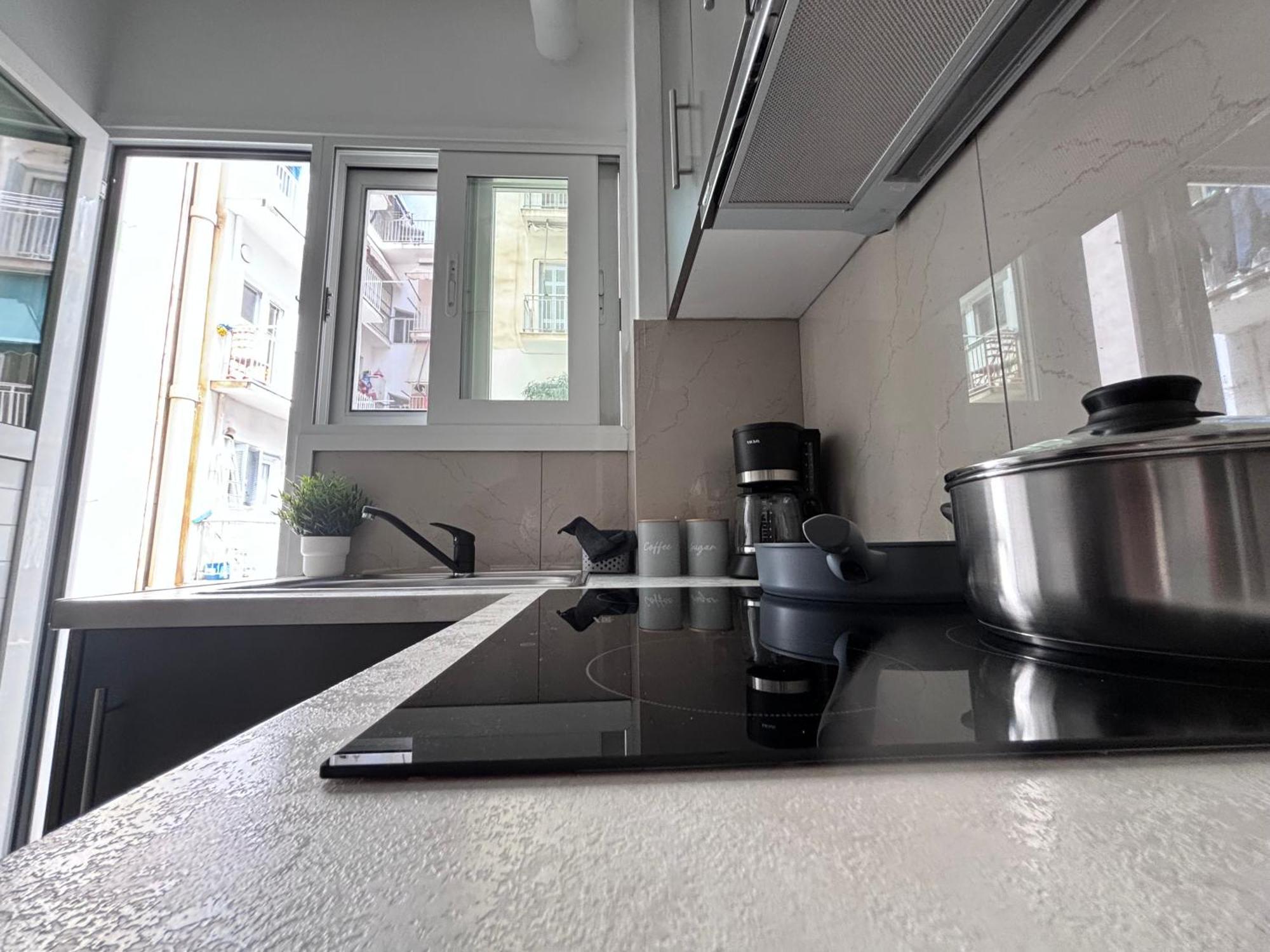 Cozy Apartment In The Heart Of Athènes Extérieur photo